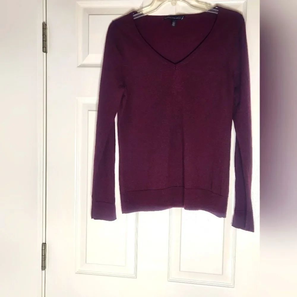 White House Black Market L Lngskvs Knit 100% WOOL Burgundy V-Neck Women Sweater